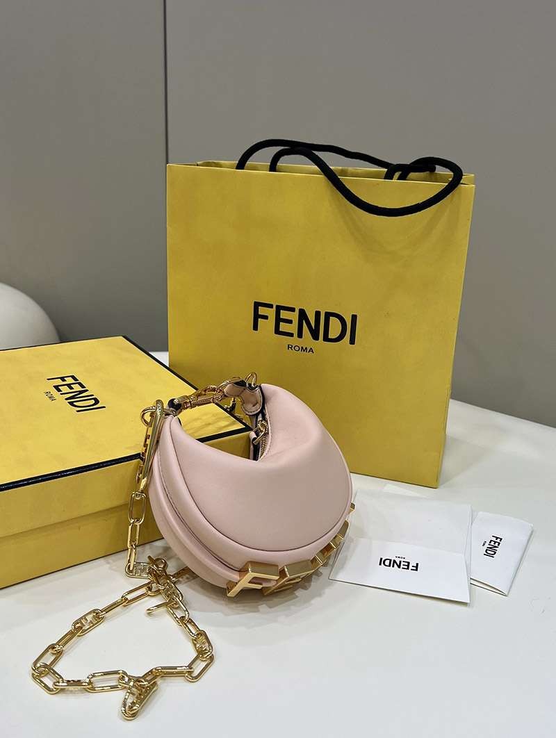 【人気商品】フェンディ グラフィー 偽物N級品レザーチャーム fei64980通販
