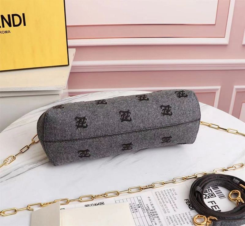 セール新作フェンディ ファースト 偽物 ミディアム ベージュフランネル バッグ 刺繍 fei65960高い品質