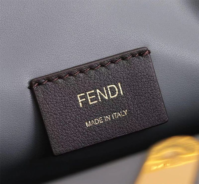 セール新作フェンディ ファースト 偽物 ミディアム ベージュフランネル バッグ 刺繍 fei65960代引きを販売