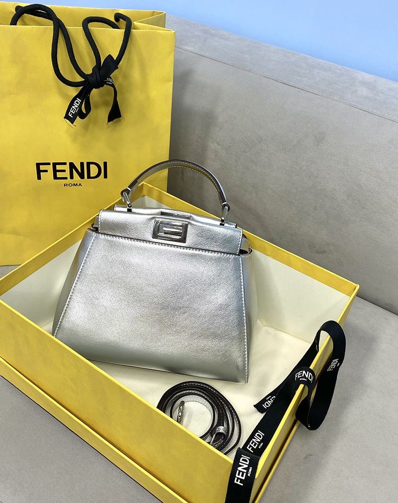 人気No1フェンディ 偽物 ピーカブー ミニ レザー バッグ fej53289通販