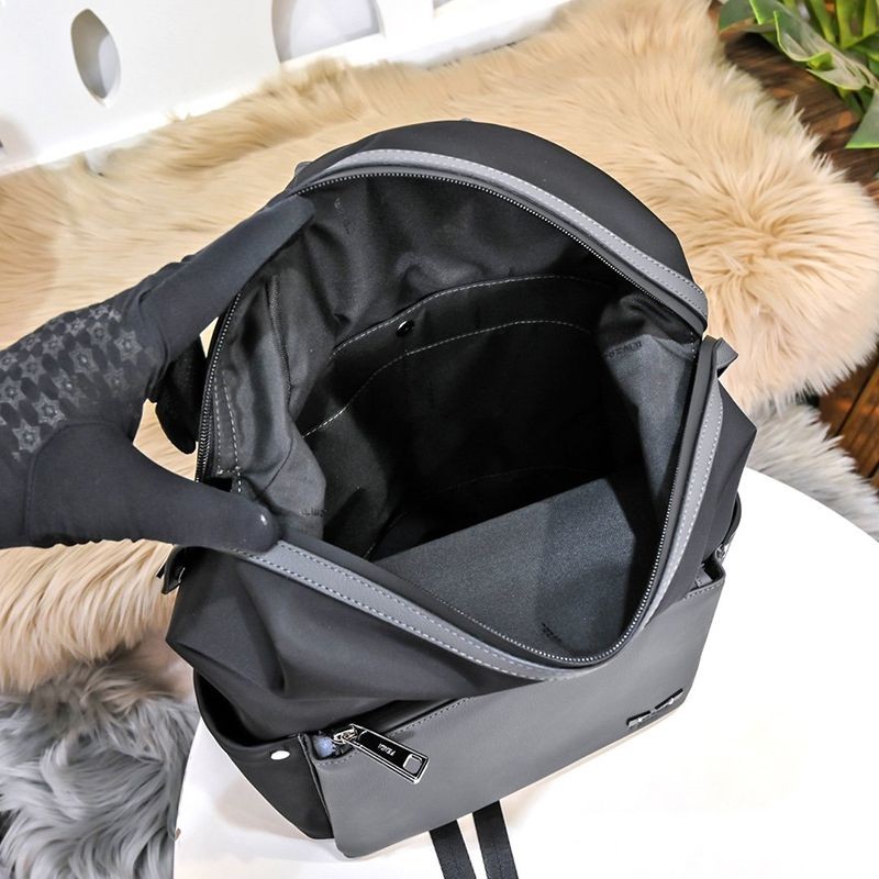 大人気！フェンディ スーパーコピー ブラックナイロン＆レザー バックパック fej75342品質保証