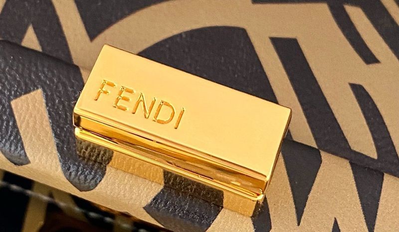 一目惚れ♪フェンディ ピーカブー コピー ミニ FFレザーバッグ fej98120激安送料無料