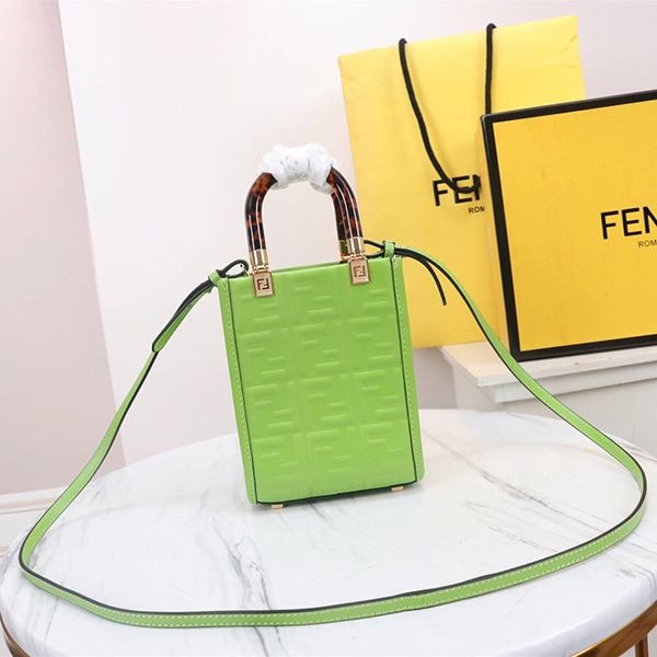 超話題!フェンディ Sunshine Shopper FF柄 レザーミニバッグ コピー fek19106