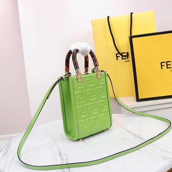 超話題!フェンディ Sunshine Shopper FF柄 レザーミニバッグ コピー fek19106通販