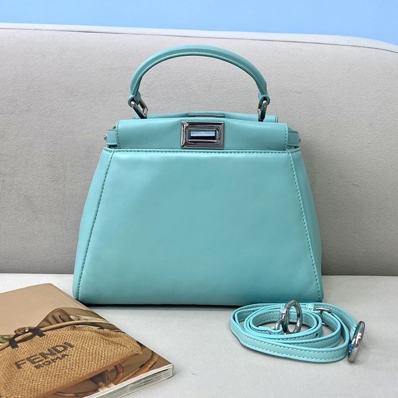 日本未入荷フェンディ ピーカブー コピー ミニ レザー バッグ fek30712