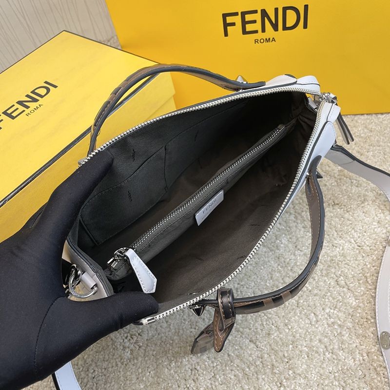 大人気!!新色フェンディ 偽物 バイ ザ ウェイ ミディアム レザー ボストンバッグ fek65311品質保証