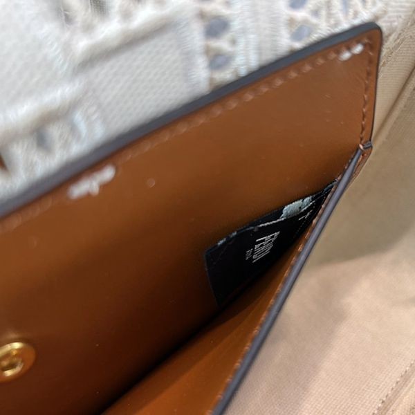 フェンディ バゲットFF刺繍 ハウンド ショルダーバッグ コピー fel58811N級品