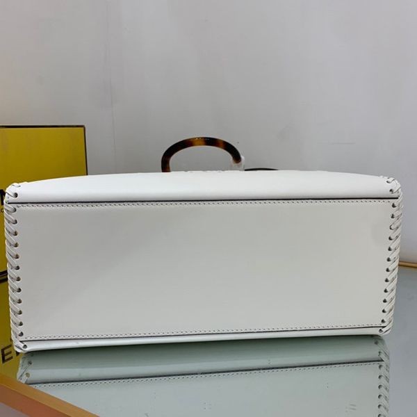 注目★フェンディ サンシャインショッパー コピー ミディアム fem60553代引きを販売