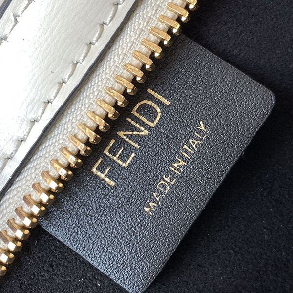 ☆超人気☆フェンディ オーロック スウィング レザー ポーチ 偽物 fen40378最高級