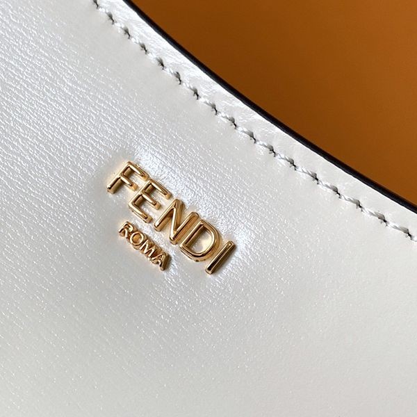☆超人気☆フェンディ オーロック スウィング レザー ポーチ 偽物 fen40378代引きを販売