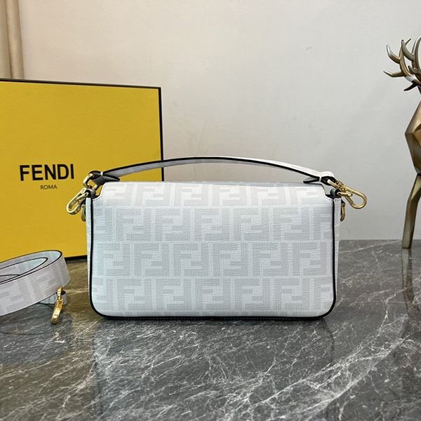 最新でオシャレ フェンディ バゲット コピー ミディアムファブリックバッグ fen90010激安送料無料