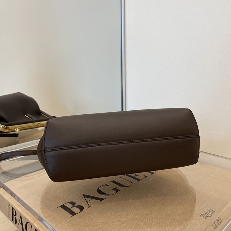☆超人気☆フェンディ ファースト 偽物 レザー バッグ feo26357品質保証