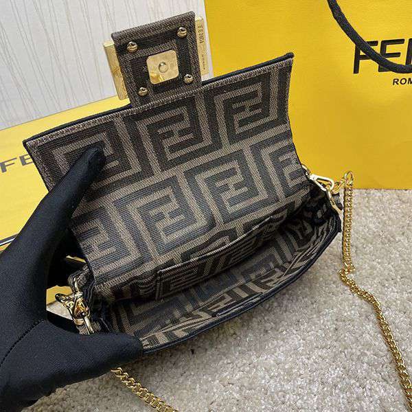 フェンディ ヴェルサーチェ フェンダーチェ コピーコラボ ショルダーバッグ feo45288N級品