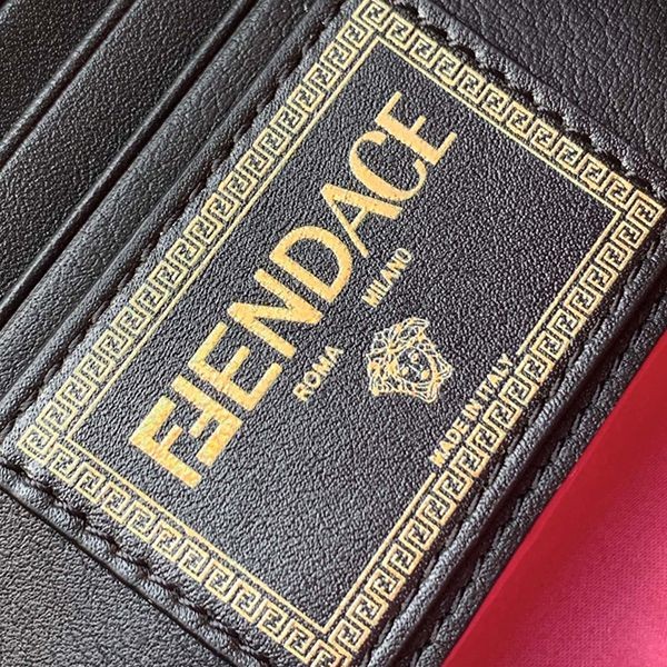 超話題!【FENDACE】ブローチ バゲット レザー バッグ スーパーコピー feo63238品質保証