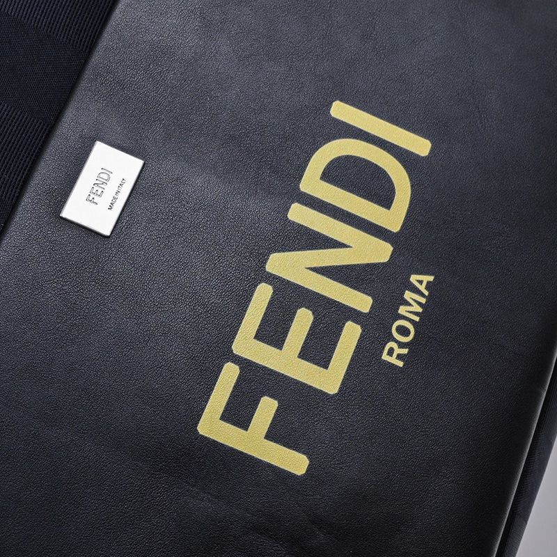 ☆超人気☆フェンディ エッセンシャル バックパック コピー ブラックナイロン バックパック fep84052高い品質
