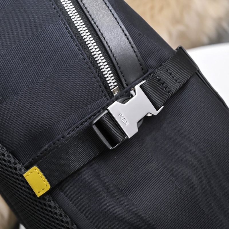 ☆超人気☆フェンディ エッセンシャル バックパック コピー ブラックナイロン バックパック fep84052N級品