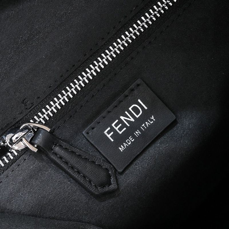 希少色フェンディ 偽物 ブラックナイロン＆レザー バックパック feq17149代引きを販売