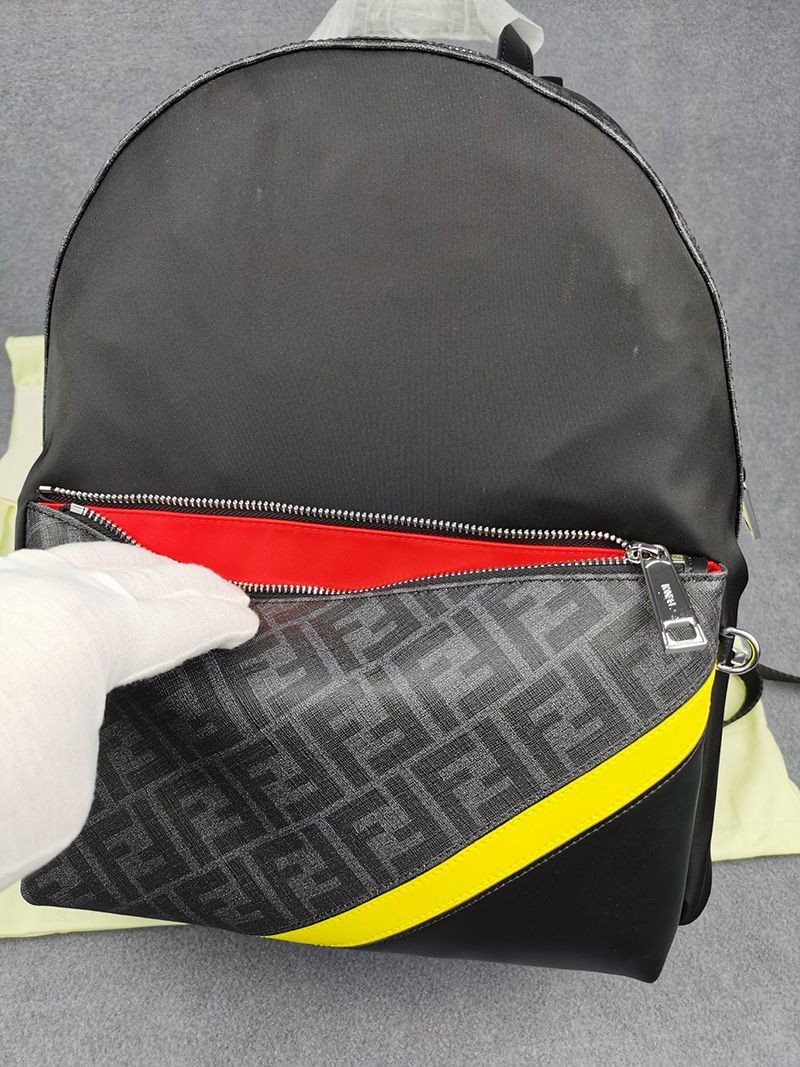 目を惹くカラーフェンディ バックパック コピー ブラックナイロン バックパック fer80147高い品質