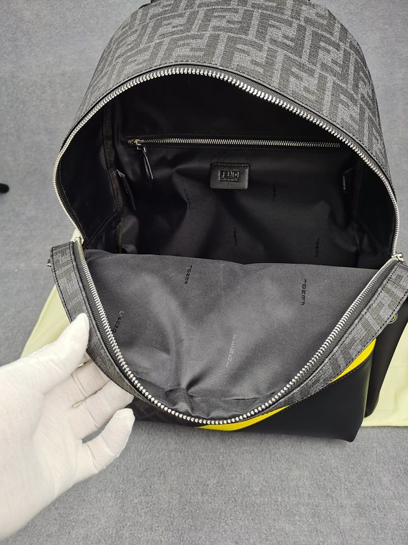 目を惹くカラーフェンディ バックパック コピー ブラックナイロン バックパック fer80147代引きを販売