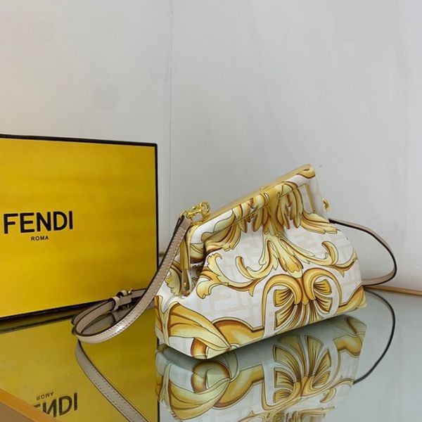 フェンディ ヴェルサーチェ 激安フェンダーチェ コラボ ショルダーバッグ feu08979激安送料無料