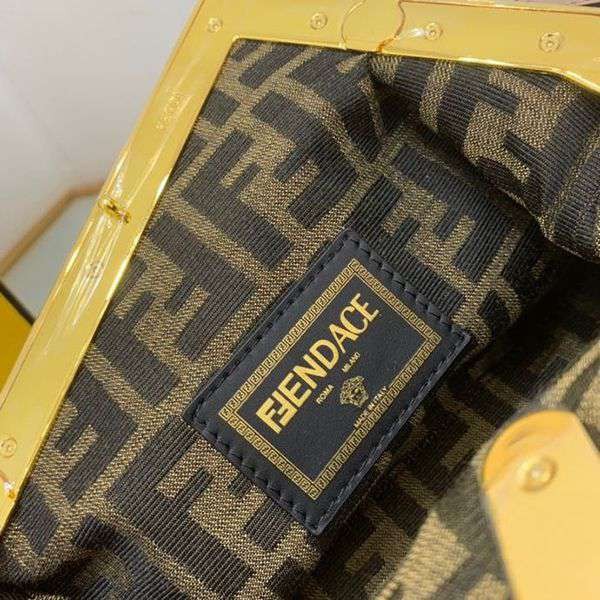 フェンディ ヴェルサーチェ 激安フェンダーチェ コラボ ショルダーバッグ feu08979代引きを販売
