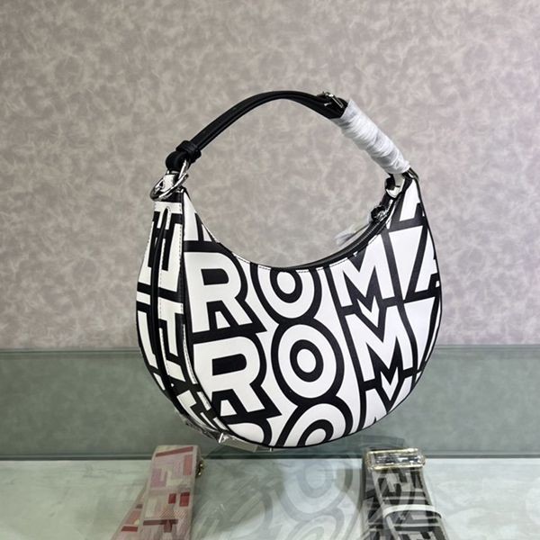フェンディ ROMAカプセル プリント レザー バッグ コピー fev03686通販