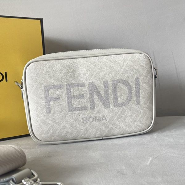 送料無料 フェンディ ROMA FFファブリック コピー カメラケース fev79683
