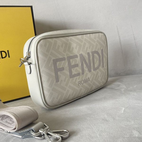 送料無料 フェンディ ROMA FFファブリック コピー カメラケース fev79683通販