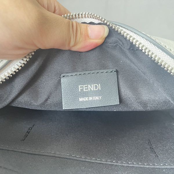 送料無料 フェンディ ROMA FFファブリック コピー カメラケース fev79683品質保証