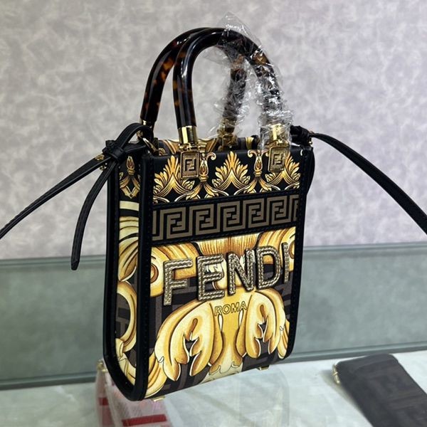 フェンディ サンシャインショッパースモールフェンダーチェFFミニ few14981通販