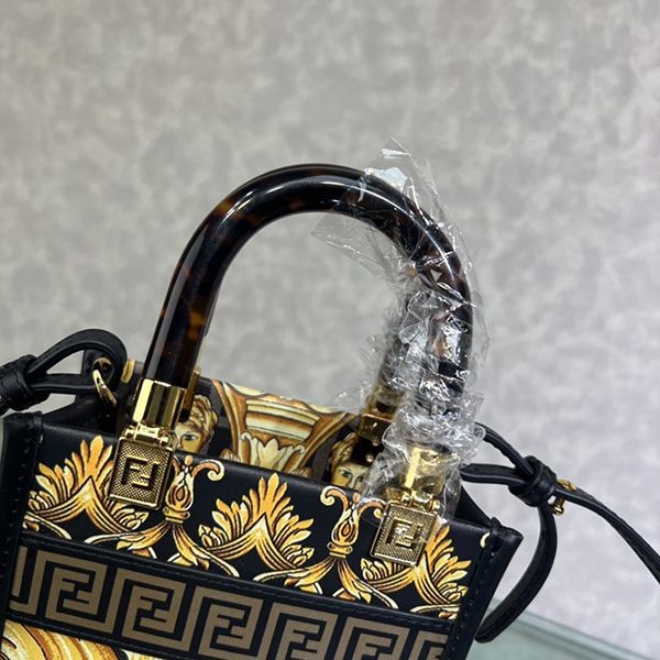 フェンディ サンシャインショッパースモールフェンダーチェFFミニ few14981高い品質