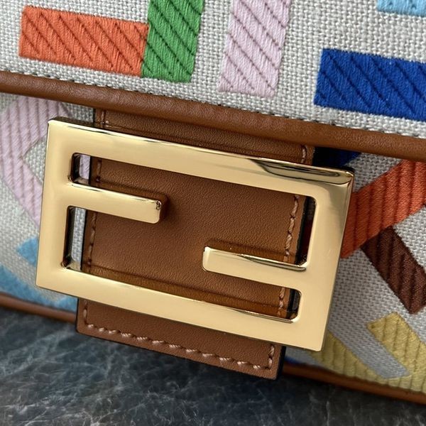フェンディ バゲットFF刺繍 ハウンド ショルダーバッグ 偽物 few86164最高級