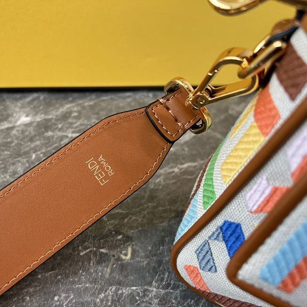 フェンディ バゲットFF刺繍 ハウンド ショルダーバッグ 偽物 few86164N級品