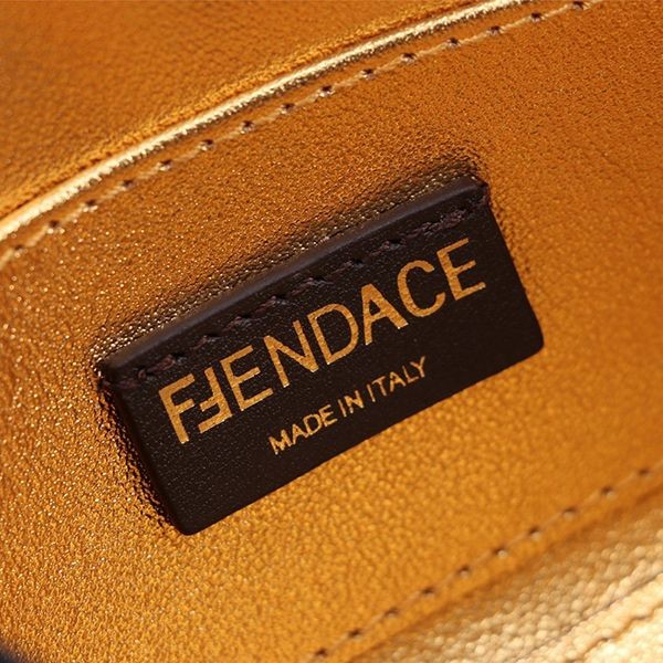 目を惹くカラー【FENDACE】ナノ バゲット マイクロ バッグ 偽物 fex13717代引きを販売