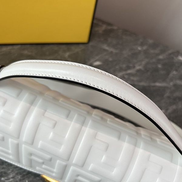 フェンディ ホワイトレザー バゲット コピー通販 ラージ ショルダーバッグ fey23095高い品質