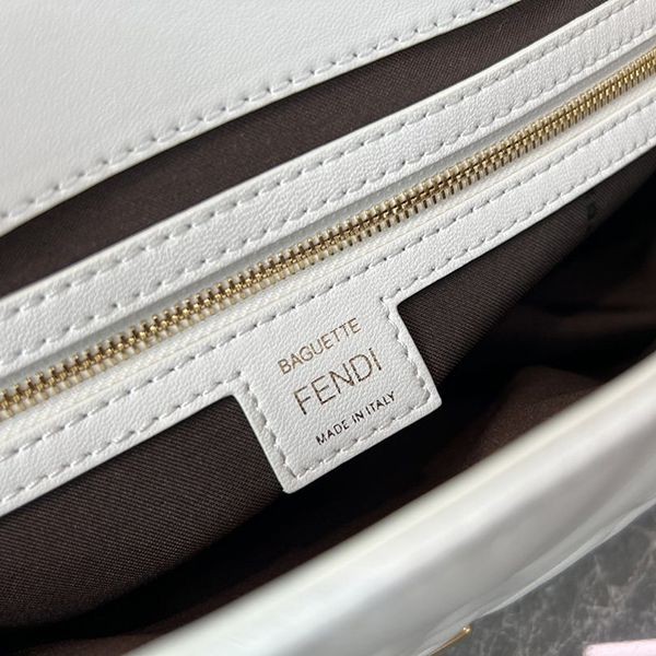 フェンディ ホワイトレザー バゲット コピー通販 ラージ ショルダーバッグ fey23095代引きを販売