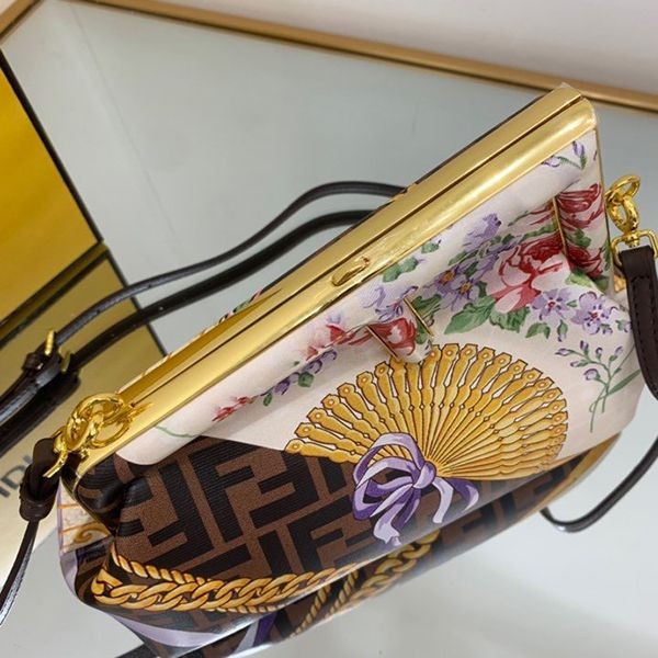 早い者勝ち♡フェンディ ヴェルサーチェ コピーフェンダーチェ コラボ ショルダーバッグ fey97423N級品