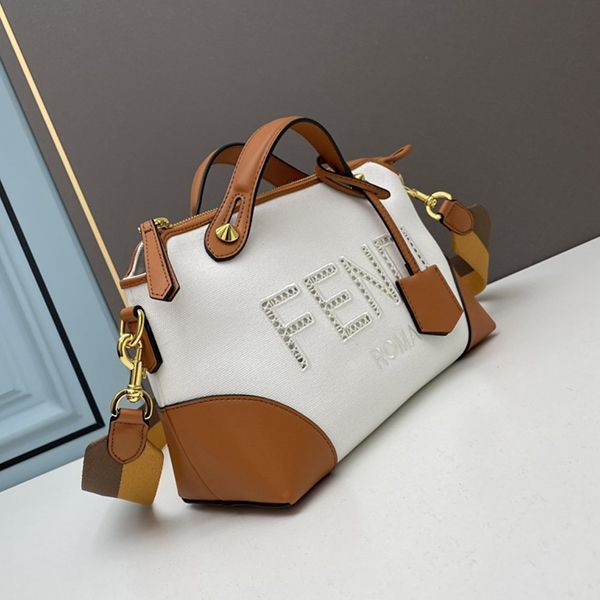 世界中で大人気♪フェンディ ショルダーバッグ コピー ミディアム BY THE WAY キャンバス 2WAY fez22560通販