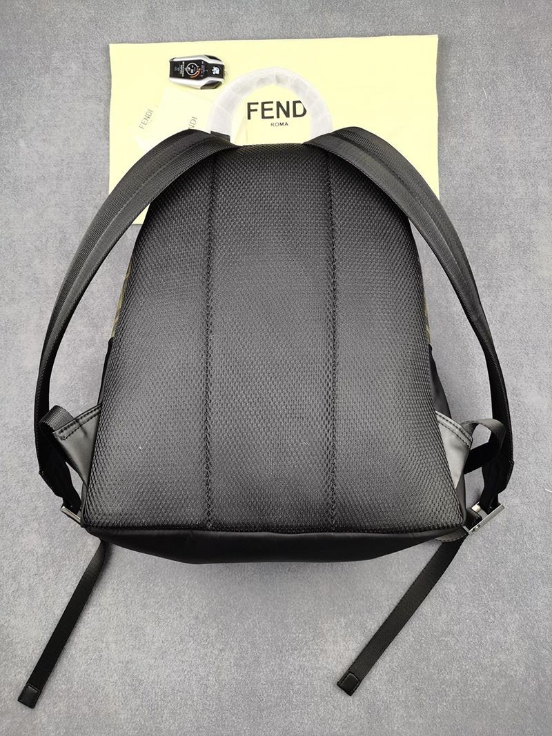日本未入荷フェンディ バックパック 偽物 ブラックナイロン バックパック fez25036通販