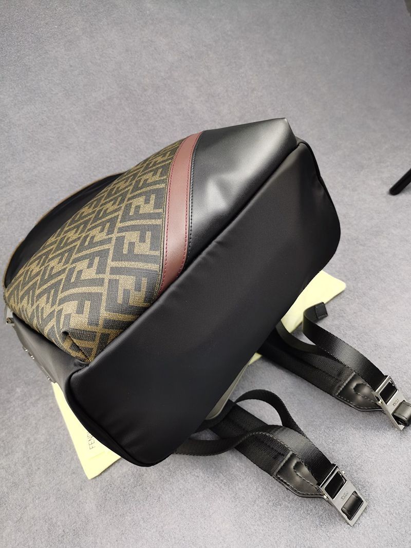 日本未入荷フェンディ バックパック 偽物 ブラックナイロン バックパック fez25036人気