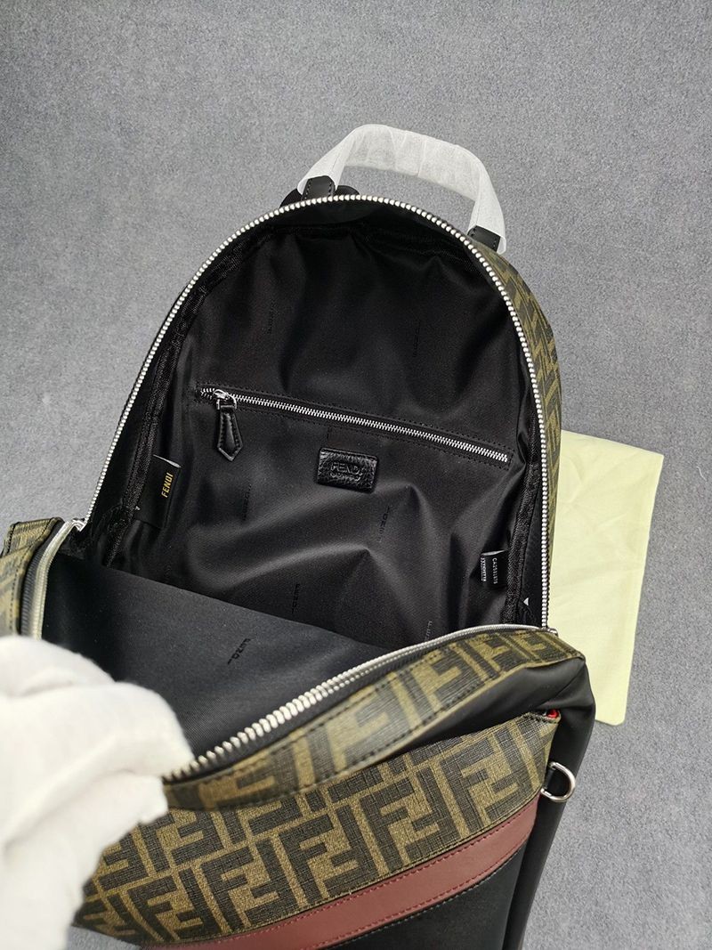 日本未入荷フェンディ バックパック 偽物 ブラックナイロン バックパック fez25036代引きを販売