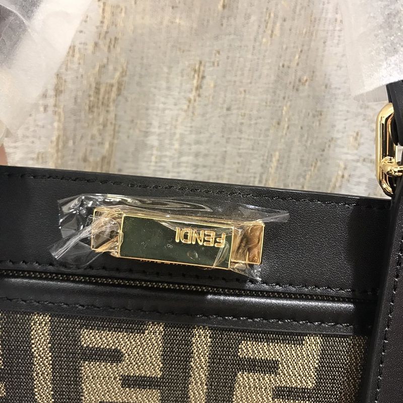大人気！フェンディ ピーカブー 偽物 エックストート FFキャンバス バッグ fez34622代引きを販売
