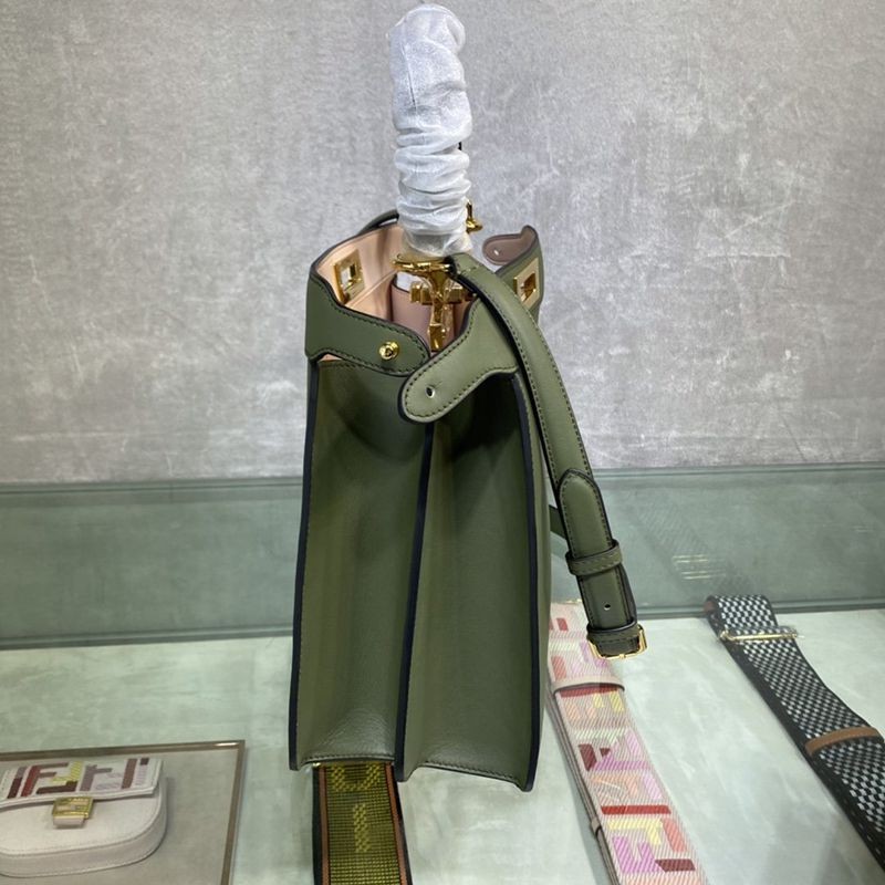 《大人気》フェンディ ピーカブー アイシーユー 偽物 ミディアム レザー バッグ fez93924激安送料無料