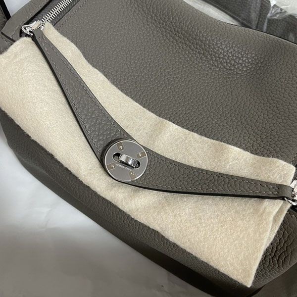 エルメス リンディ26 Lindyシルバー トリヨンクレマンス erd75860高い品質