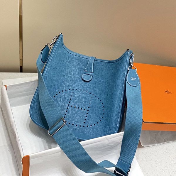 入手困難☆完売必至 ブランドエルメス Evelyne III 29 エブリンPM ern33753代引きを販売