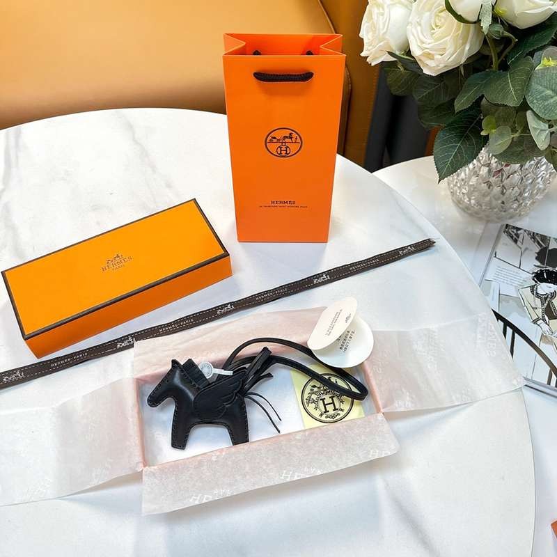 《大人気》エルメス 偽物通販 ロデオ ペガサス チャーム ero44108激安送料無料