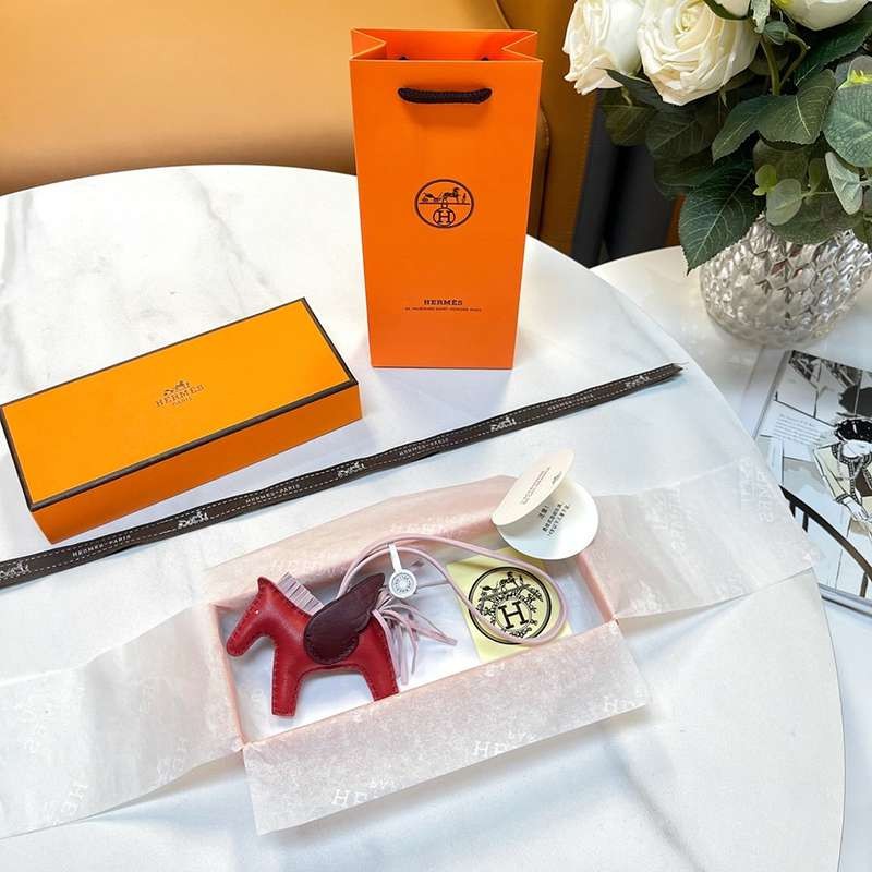 入手困難エルメス ロデオ ペガサス 偽物 チャーム ert30477激安送料無料