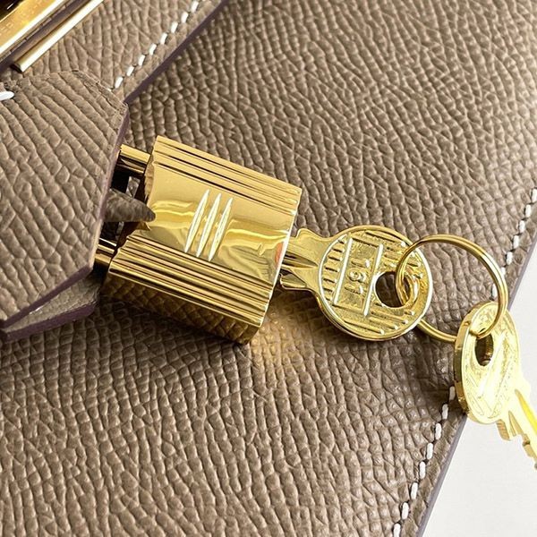 最新でオシャレエルメス 偽物 ケリー20 外縫い エプソン バッグ erx27007高い品質