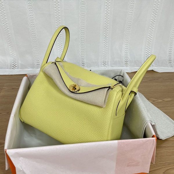 エルメス リンディ26 Lindyシルバー トリヨンクレマンス 偽物 ery33450