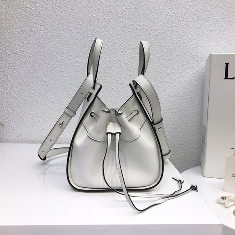 ☆限定☆ ロエベ ハンモック コピー ドローストリング ショルダーバッグ 0010365427最高級